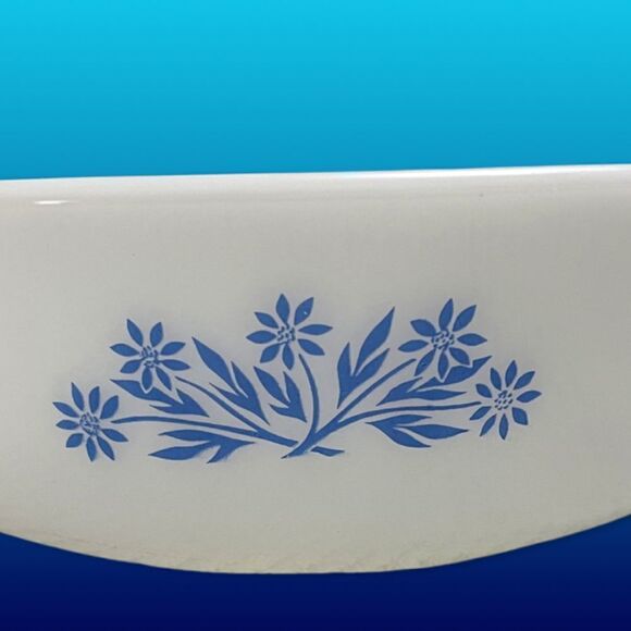 Vintage* Anchor Hocking/Fire-King Blue Corn Flower Milk Glass Casserole #436 - Picture 4 of 4